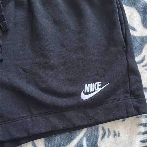 Nike Black Athletic Shorts Soft Elastic Fit - Picture 3 of 5